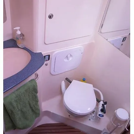 船屋 Boat In *